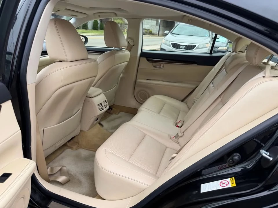2013 Lexus ES 6th Gen - Image 13 of 18
