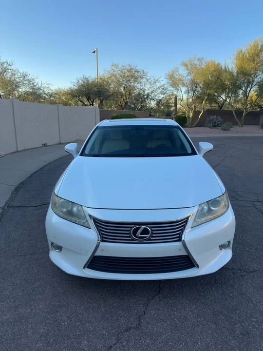 2013 Lexus ES 6th Gen - Image 2 of 14