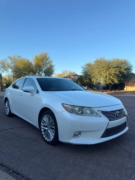 2013 Lexus ES 6th Gen - Image 3 of 14