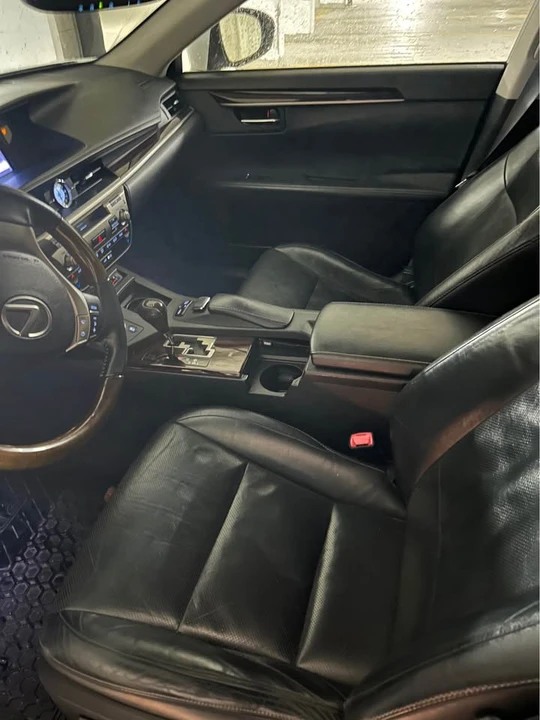 2013 Lexus ES 6th Gen - Image 5 of 10