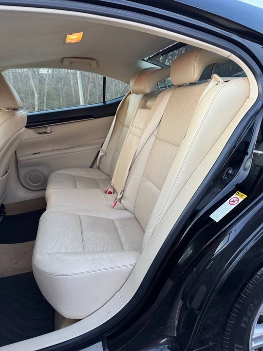 2013 Lexus ES 6th Gen - Image 13 of 19