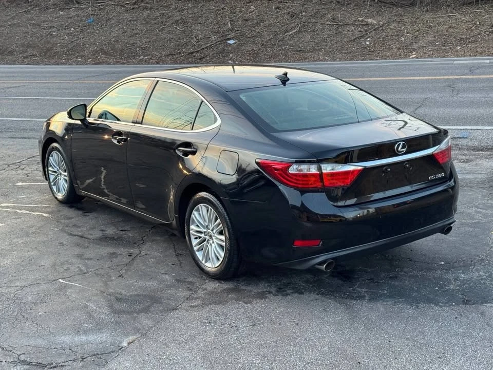 2013 Lexus ES 6th Gen - Image 5 of 19