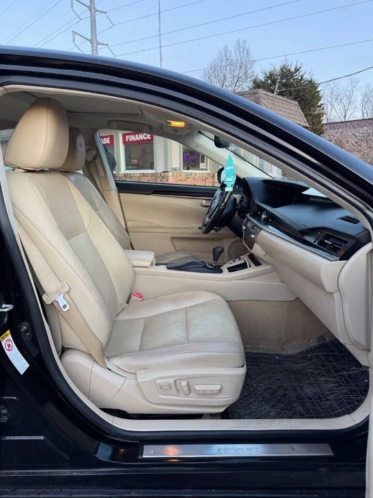 2013 Lexus ES 6th Gen - Image 14 of 19