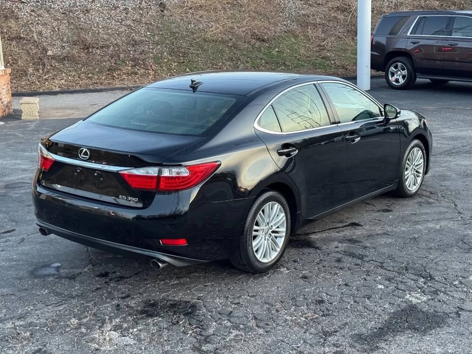 2013 Lexus ES 6th Gen - Image 7 of 19