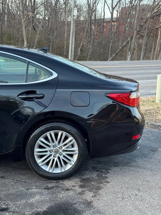 2013 Lexus ES 6th Gen - Image 4 of 19