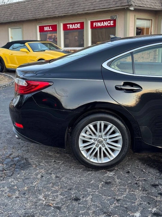 2013 Lexus ES 6th Gen - Image 8 of 19