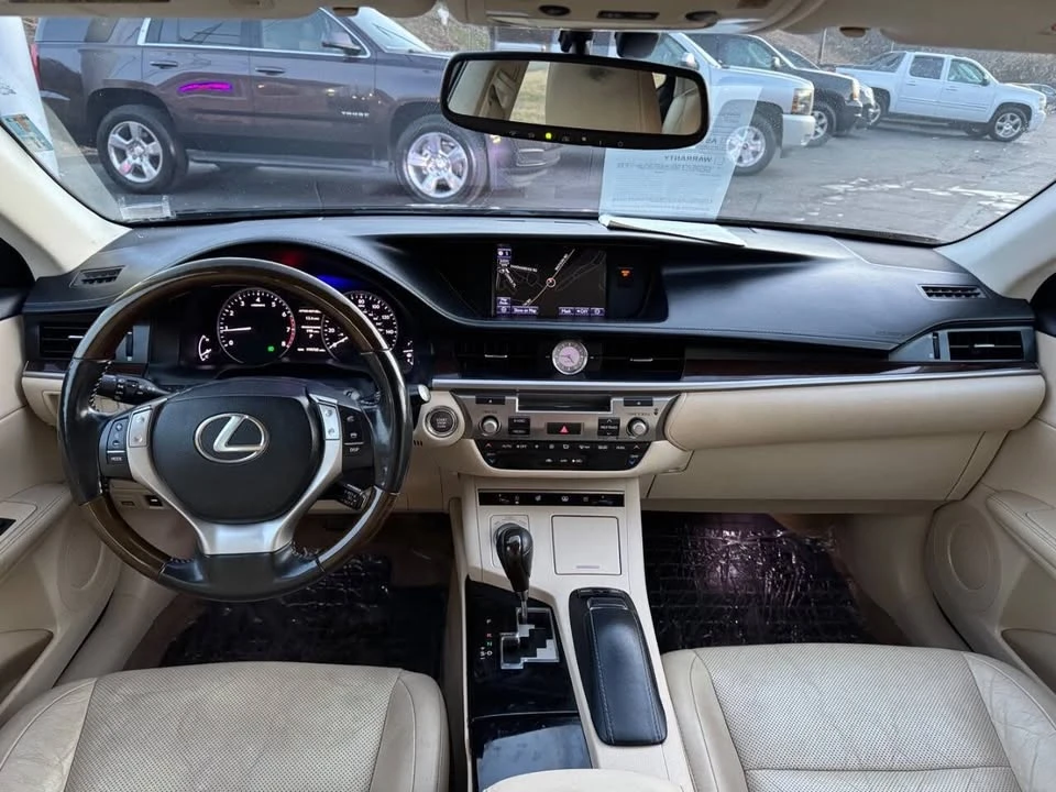 2013 Lexus ES 6th Gen - Image 18 of 19