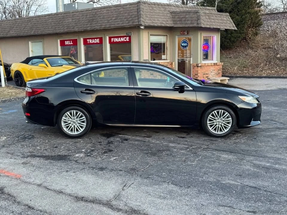 2013 Lexus ES 6th Gen - Image 9 of 19