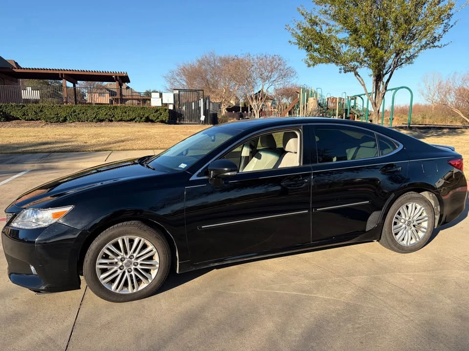 2013 Lexus ES 6th Gen - Image 11 of 14