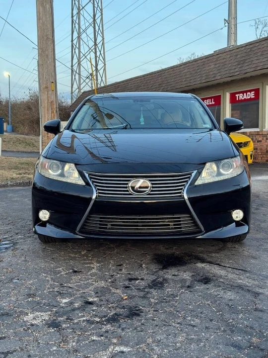 2013 Lexus ES 6th Gen - Image 11 of 19