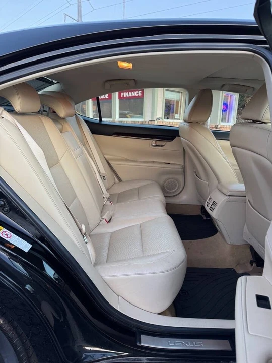 2013 Lexus ES 6th Gen - Image 15 of 19