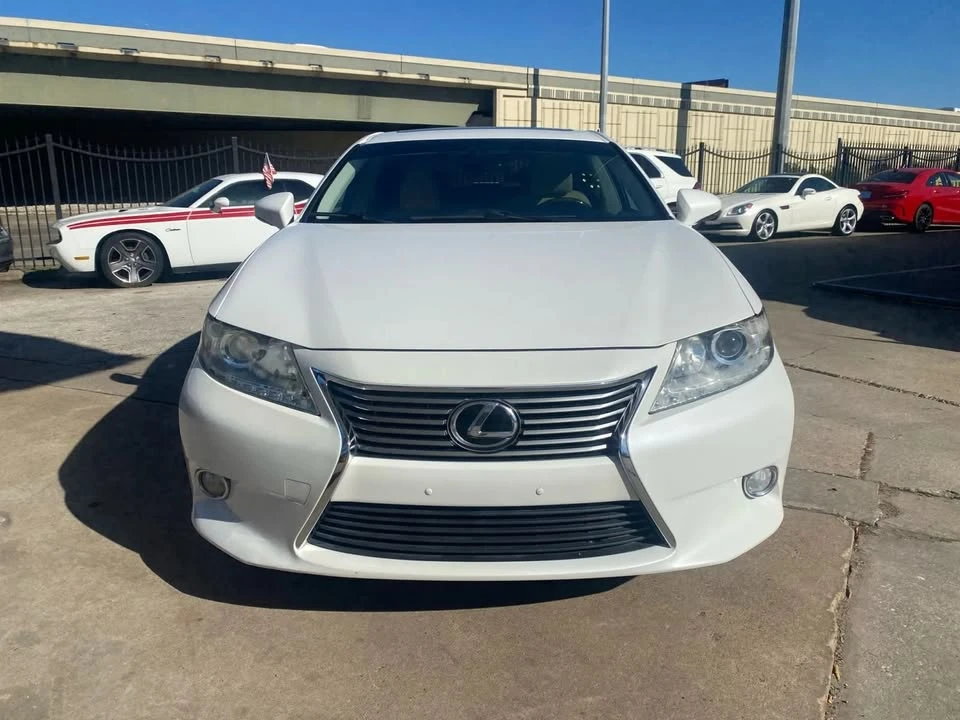 2013 Lexus ES 6th Gen - Image 8 of 18