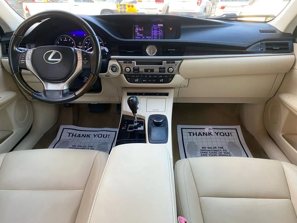 2013 Lexus ES 6th Gen - Image 11 of 18