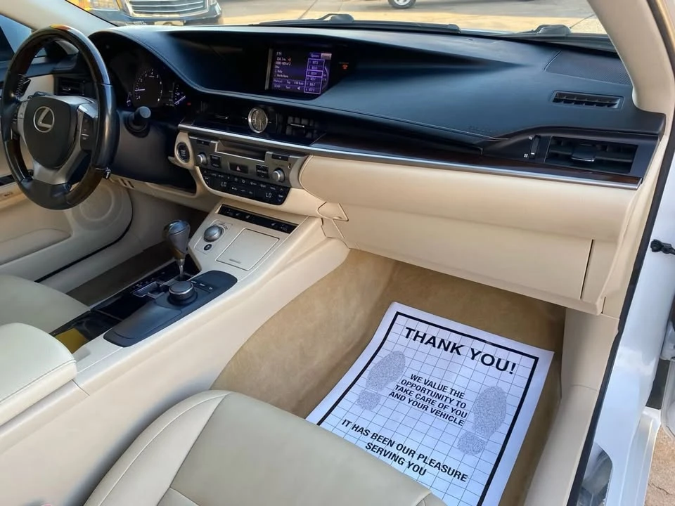 2013 Lexus ES 6th Gen - Image 10 of 18