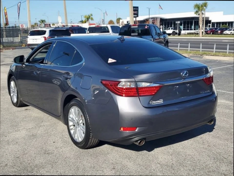 2013 Lexus ES 6th Gen - Image 6 of 18