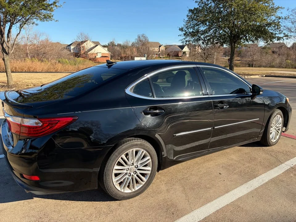 2013 Lexus ES 6th Gen - Image 4 of 14