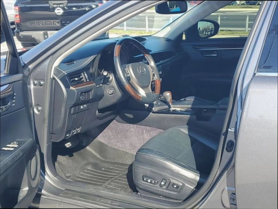 2013 Lexus ES 6th Gen - Image 9 of 18