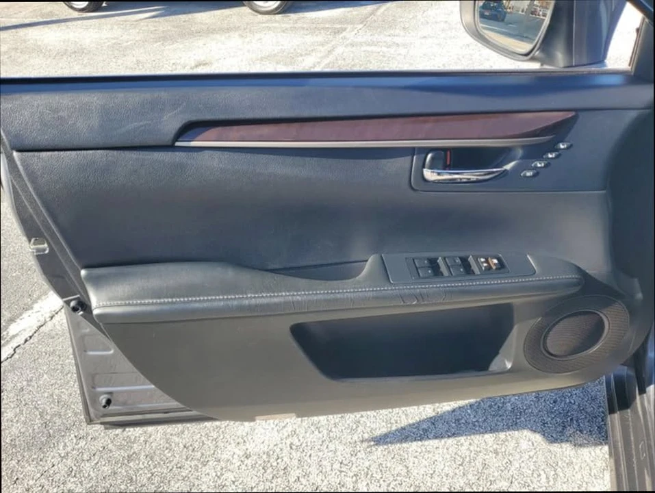 2013 Lexus ES 6th Gen - Image 8 of 18
