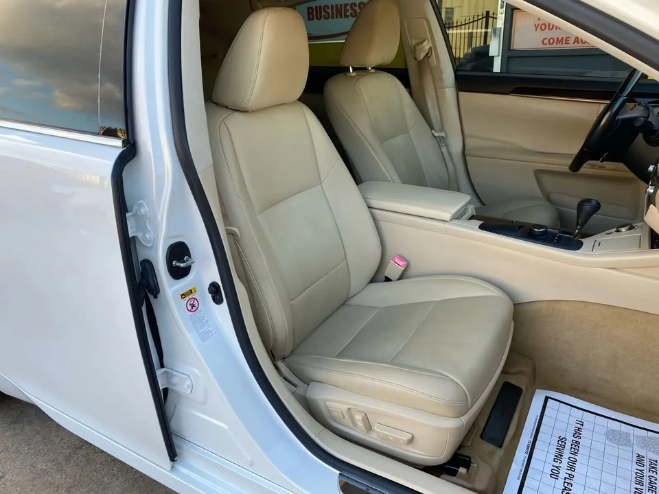 2013 Lexus ES 6th Gen - Image 14 of 18
