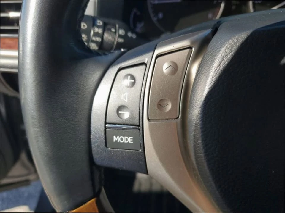 2013 Lexus ES 6th Gen - Image 15 of 18