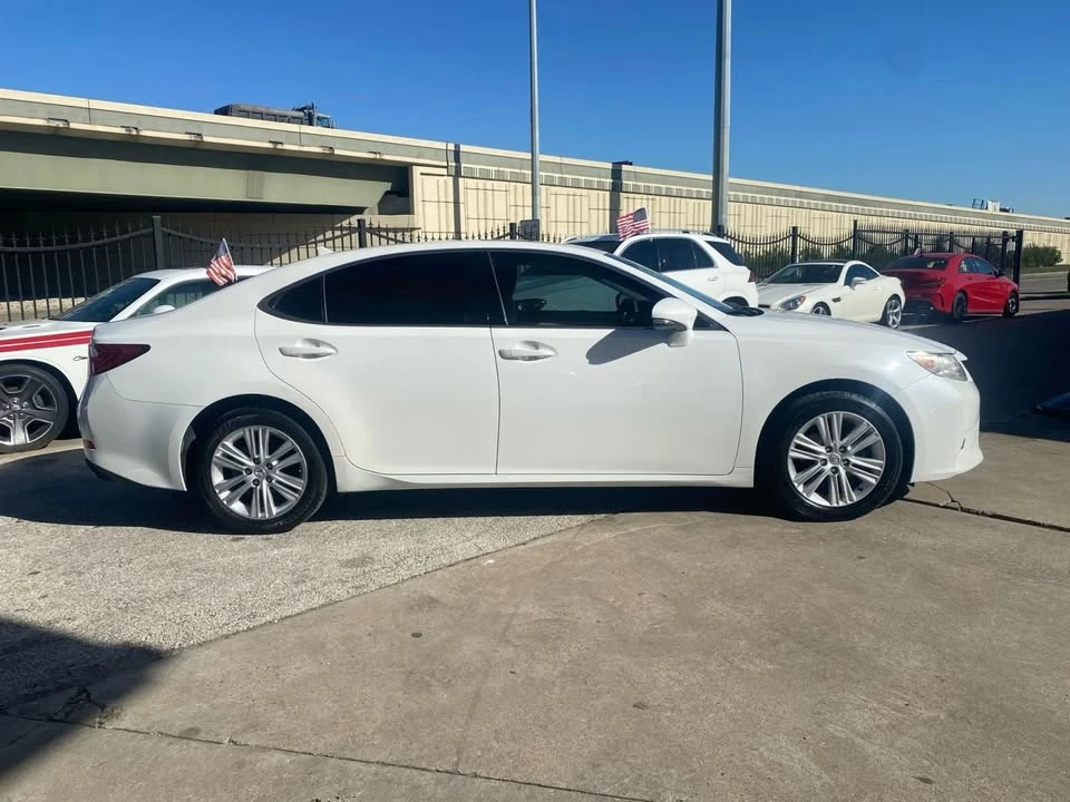 2013 Lexus ES 6th Gen - Image 6 of 18