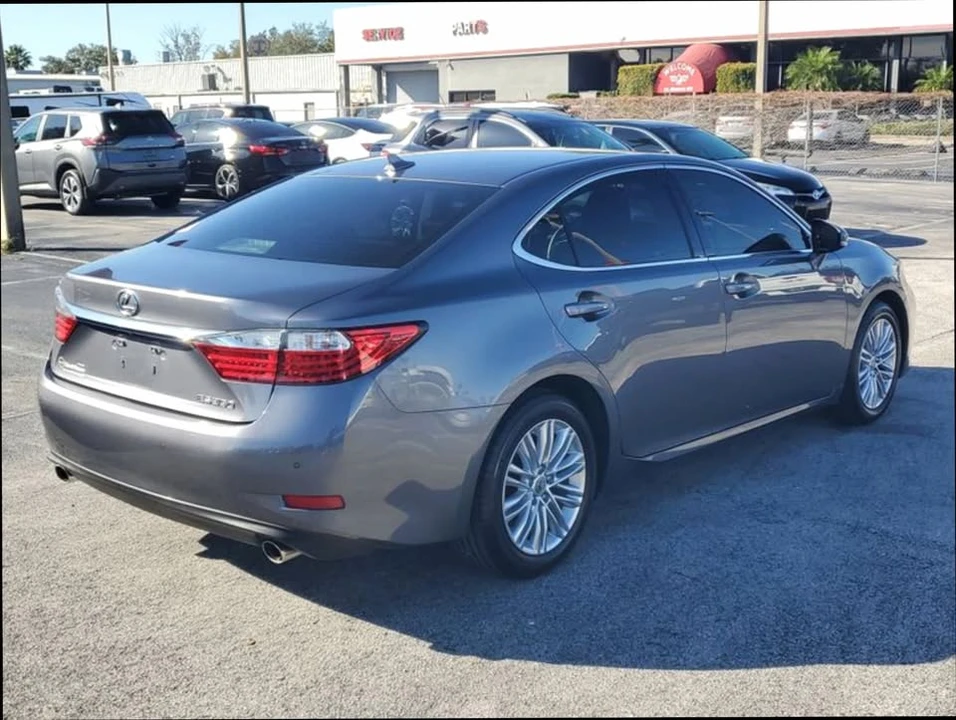 2013 Lexus ES 6th Gen - Image 3 of 18