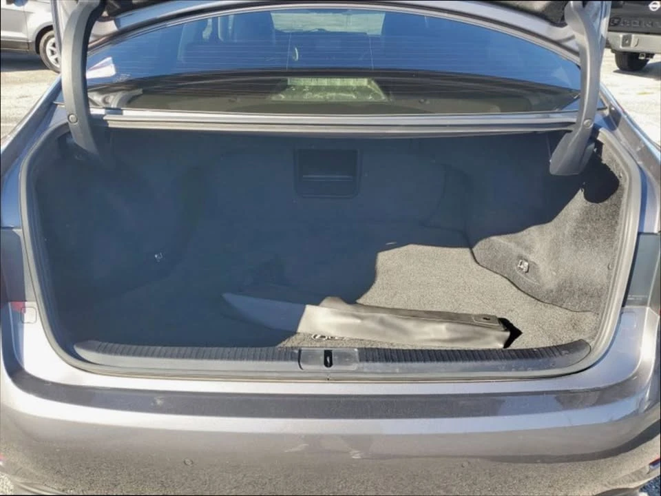 2013 Lexus ES 6th Gen - Image 5 of 18