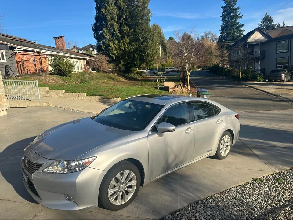 2013 Lexus ES 6th Gen - Image 2 of 8