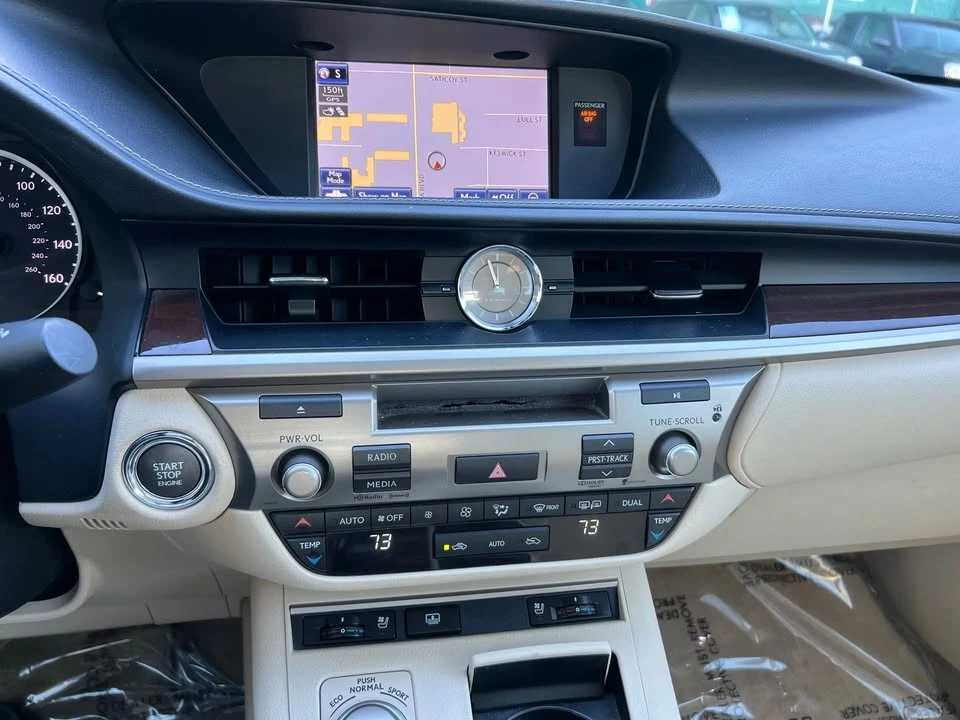 2013 Lexus ES 6th Gen - Image 16 of 19