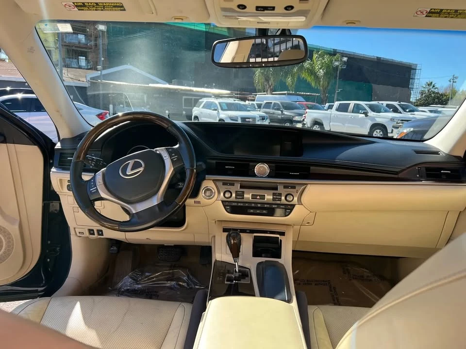 2013 Lexus ES 6th Gen - Image 10 of 19