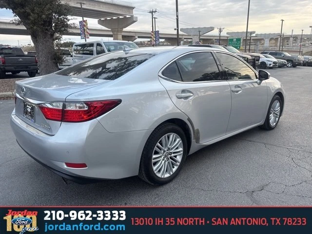 2013 Lexus ES 6th Gen - Image 7 of 20
