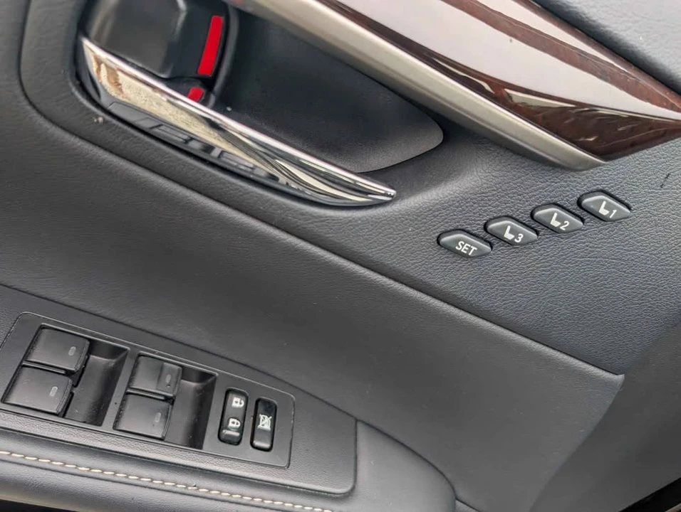 2013 Lexus ES 6th Gen - Image 7 of 19