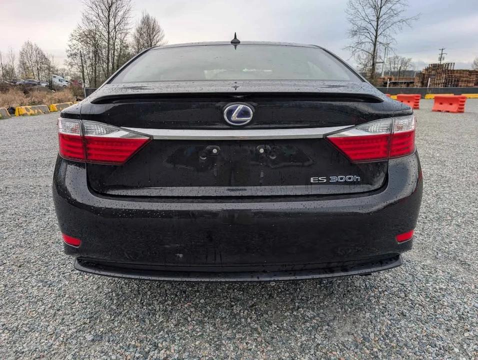 2013 Lexus ES 6th Gen - Image 6 of 19