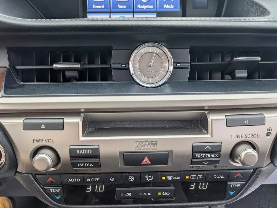 2013 Lexus ES 6th Gen - Image 15 of 19