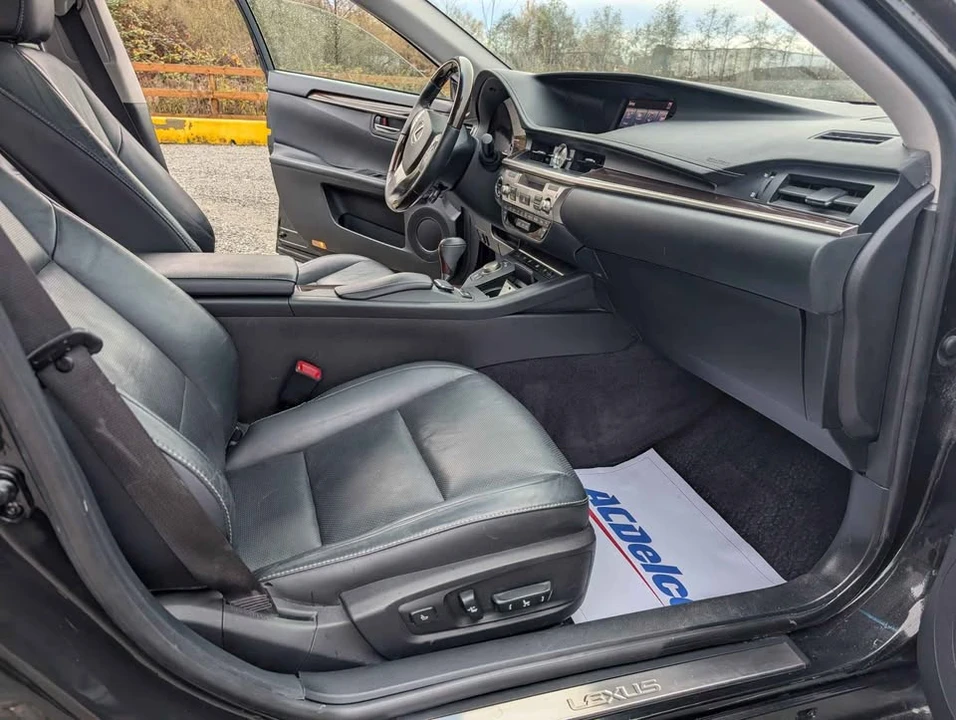 2013 Lexus ES 6th Gen - Image 12 of 19