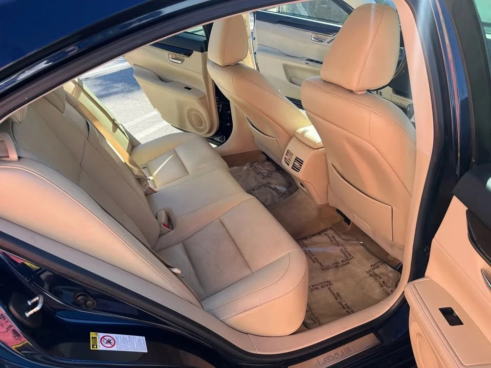 2013 Lexus ES 6th Gen - Image 9 of 19