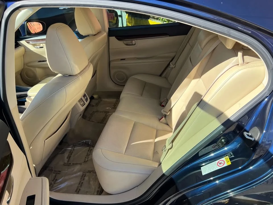 2013 Lexus ES 6th Gen - Image 7 of 19