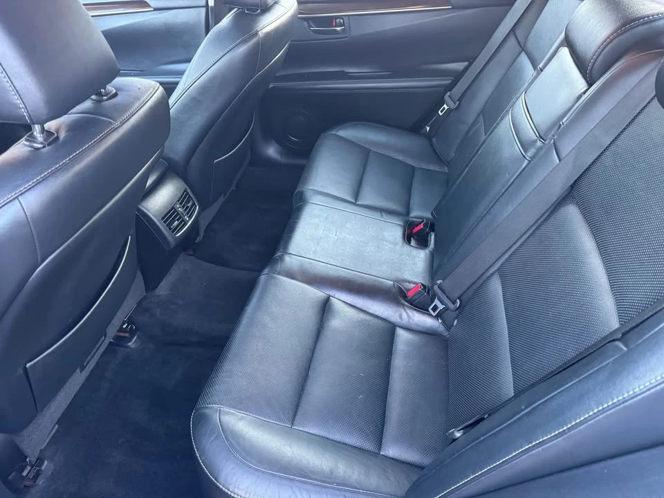 2013 Lexus ES 6th Gen - Image 8 of 19