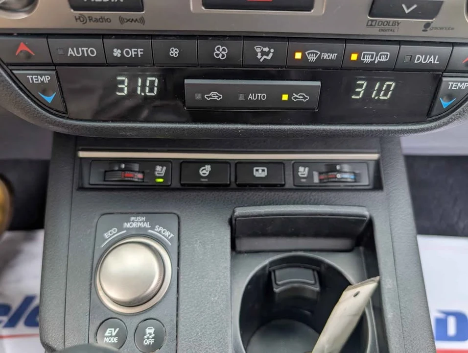 2013 Lexus ES 6th Gen - Image 16 of 19