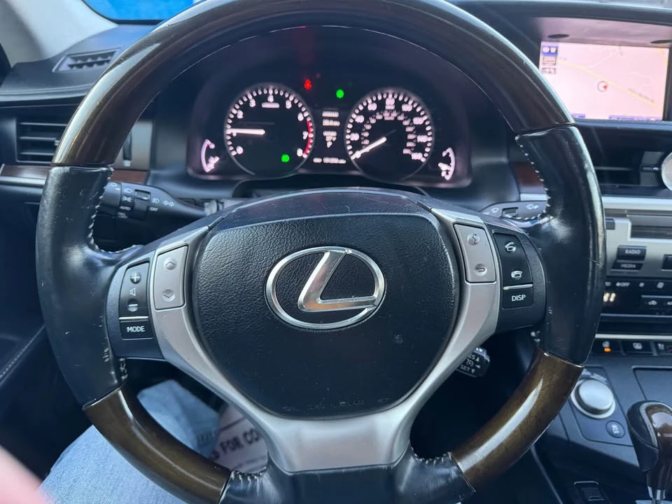 2013 Lexus ES 6th Gen - Image 17 of 19