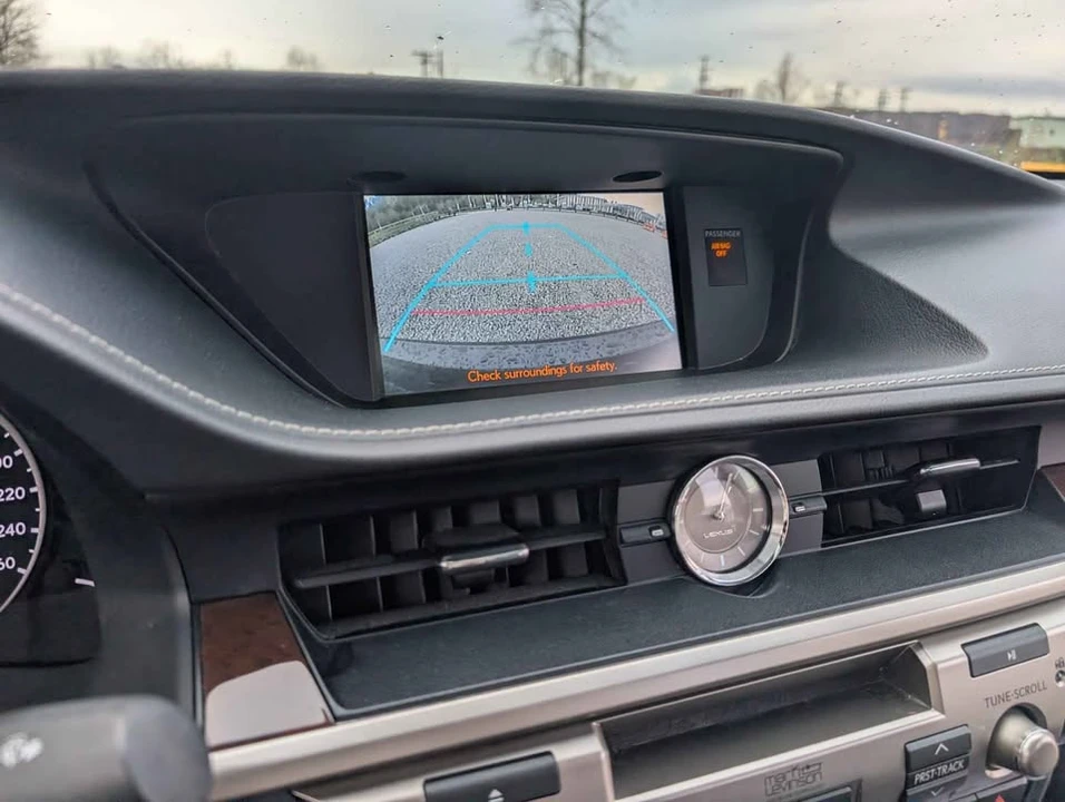 2013 Lexus ES 6th Gen - Image 13 of 19
