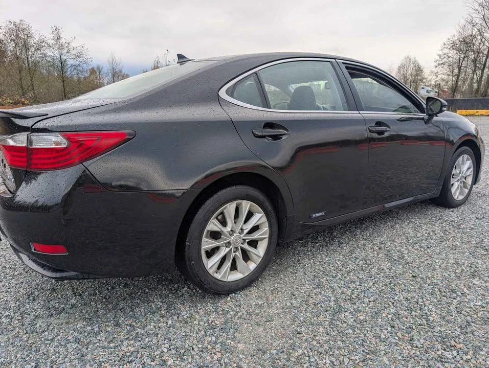 2013 Lexus ES 6th Gen - Image 4 of 19