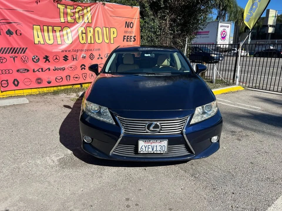 2013 Lexus ES 6th Gen - Image 2 of 19