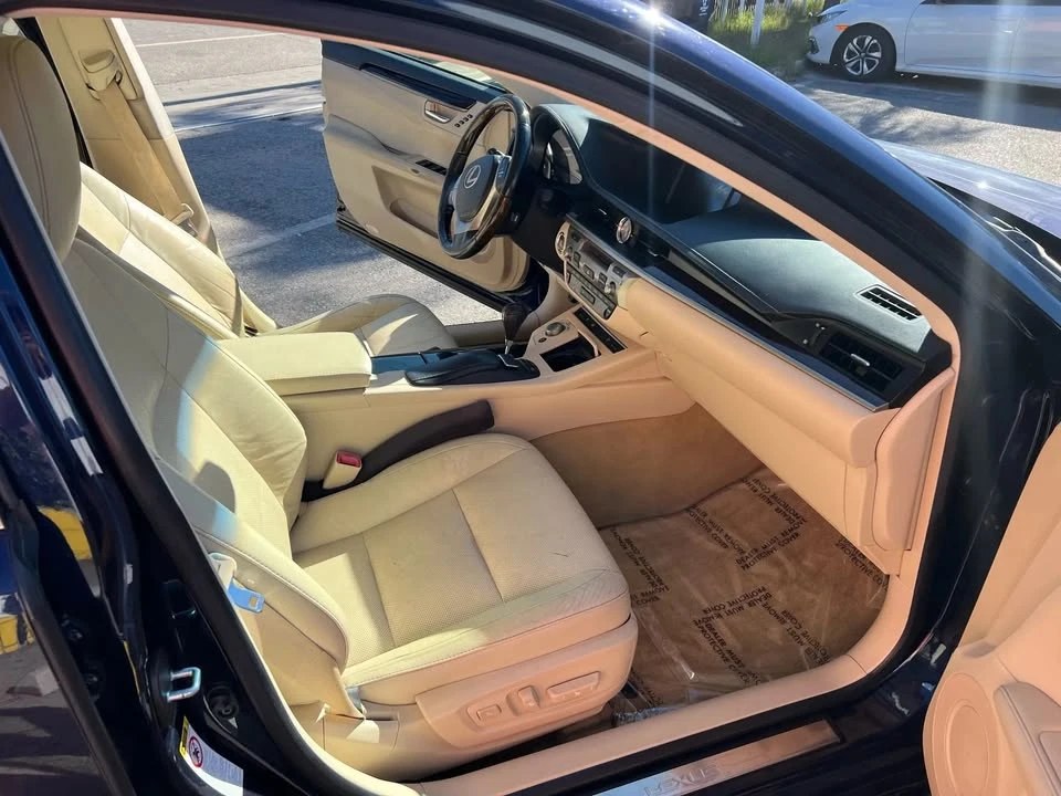 2013 Lexus ES 6th Gen - Image 8 of 19
