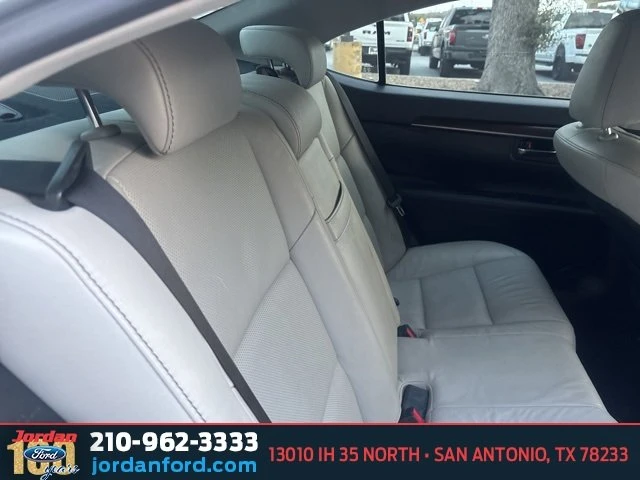 2013 Lexus ES 6th Gen - Image 9 of 20
