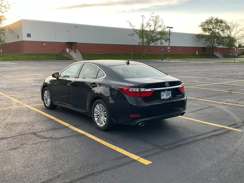 2013 Lexus ES 6th Gen - Image 7 of 8