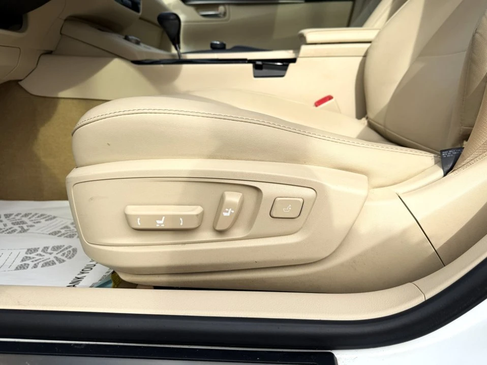 2013 Lexus ES 6th Gen - Image 15 of 15