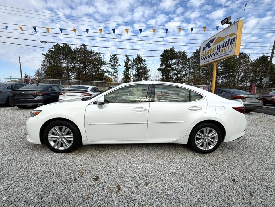 2013 Lexus ES 6th Gen - Image 2 of 15