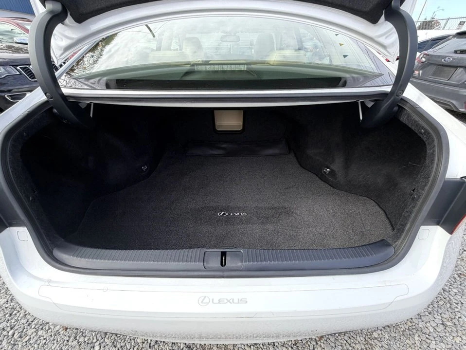 2013 Lexus ES 6th Gen - Image 10 of 15