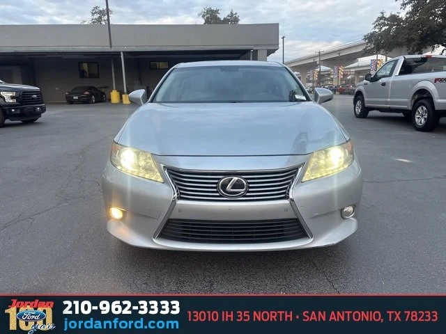 2013 Lexus ES 6th Gen - Image 2 of 20